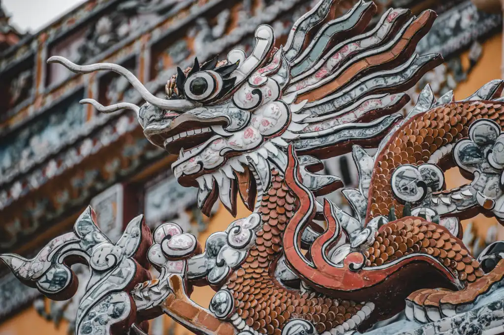 彩钢板与钢结构加工在工业厂房中的应用对比及选型建议