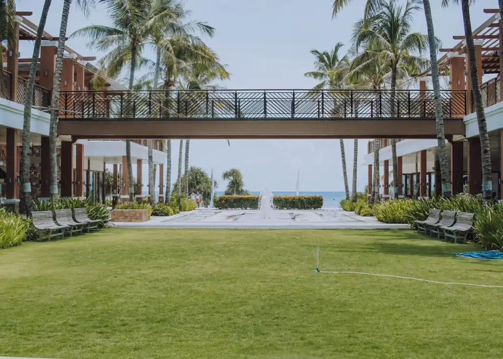 重庆彩钢板与传统建材在工业厂房应用中的综合对比