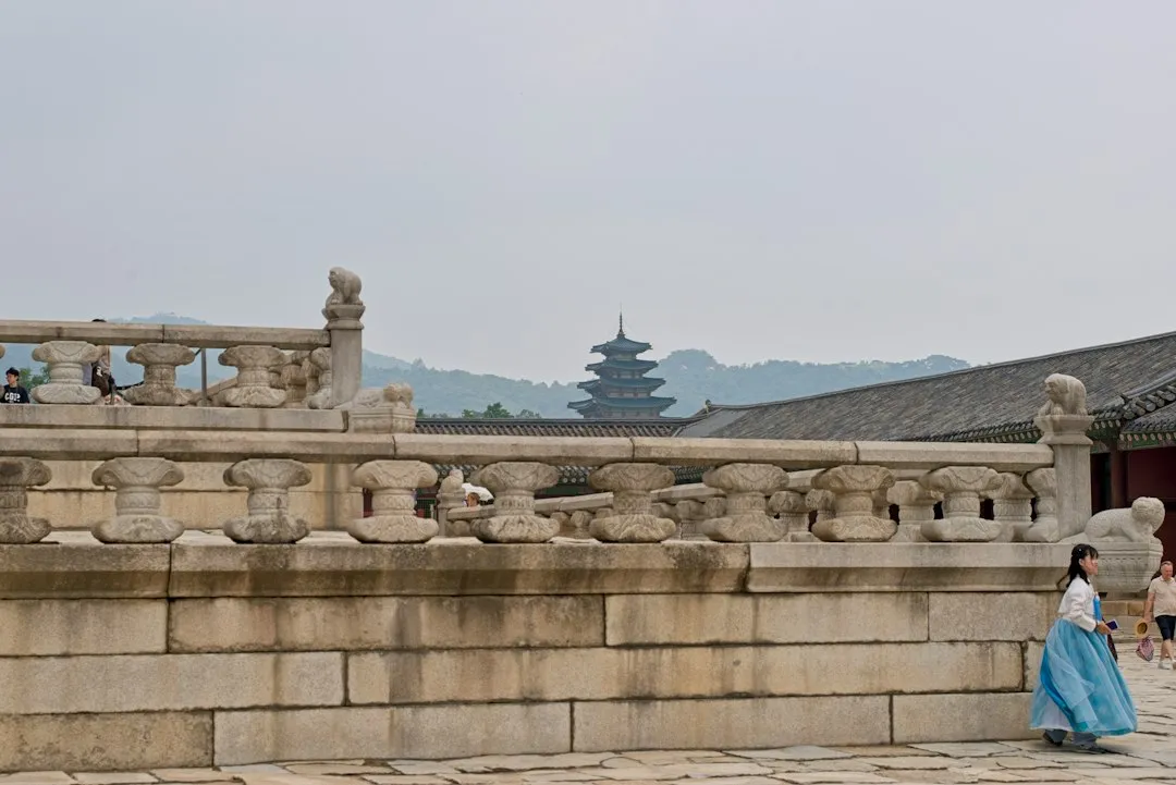 重庆彩钢板与传统建材在工业厂房应用中的综合对比